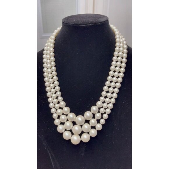 3 Strand Graduated Knotted Faux White Pearl Necklace Silver Tone Metal Closure - Picture 2 of 6